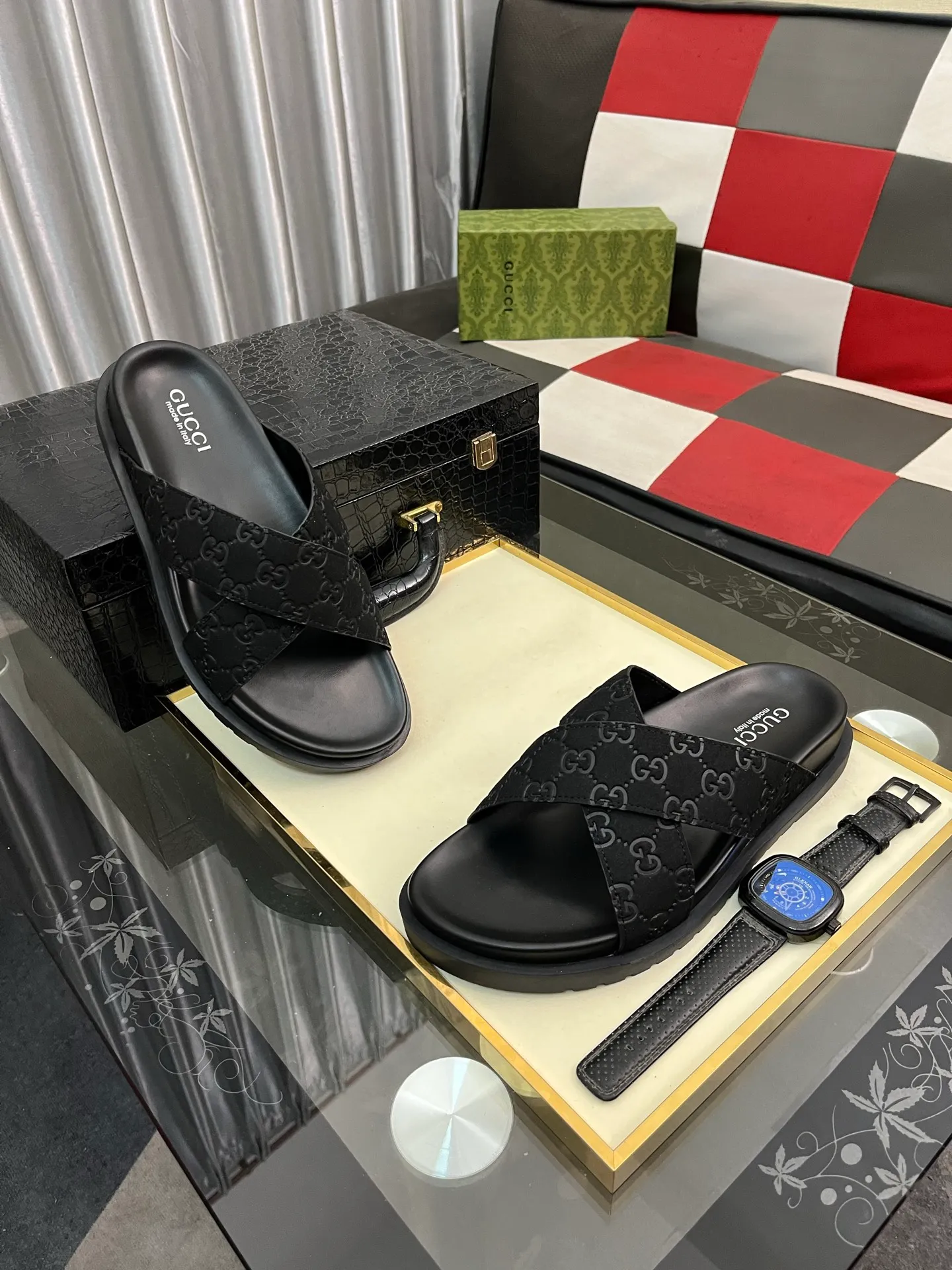 Men's shoes 💰320⌚️⌚️ (gucci-Gucci) New men's slippers, high-end boutique, made of cowhide, with exquisite embossed logo decoration on the upper, fine workmanship, super soft soles, casual, loose and comfortable, a must-have in summer! \nsize：38-44